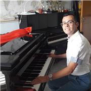 Pianista accompagnatore e insegnante di pianoforte